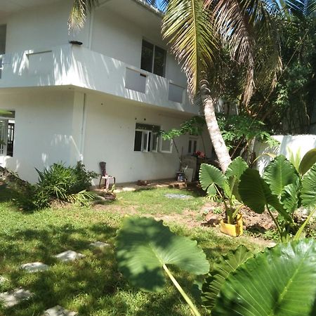 Ayu Hostel Ambalangoda  Buitenkant foto